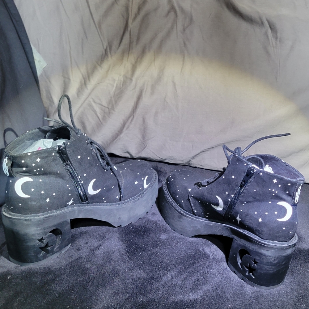ROUGE AND WOLF MOONDUST PLATFORM BOOTIES SIZE 7